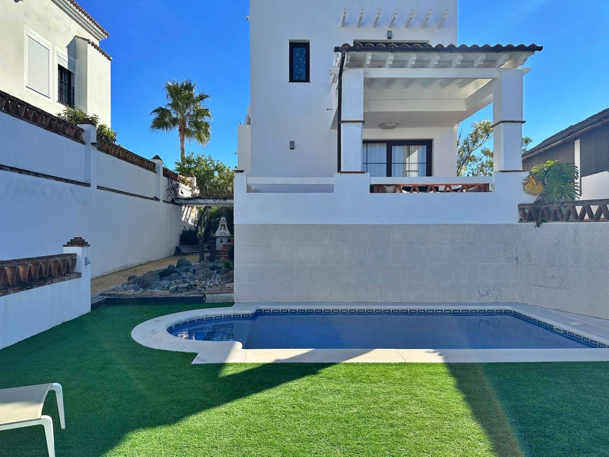 Detached Villa in Selwo