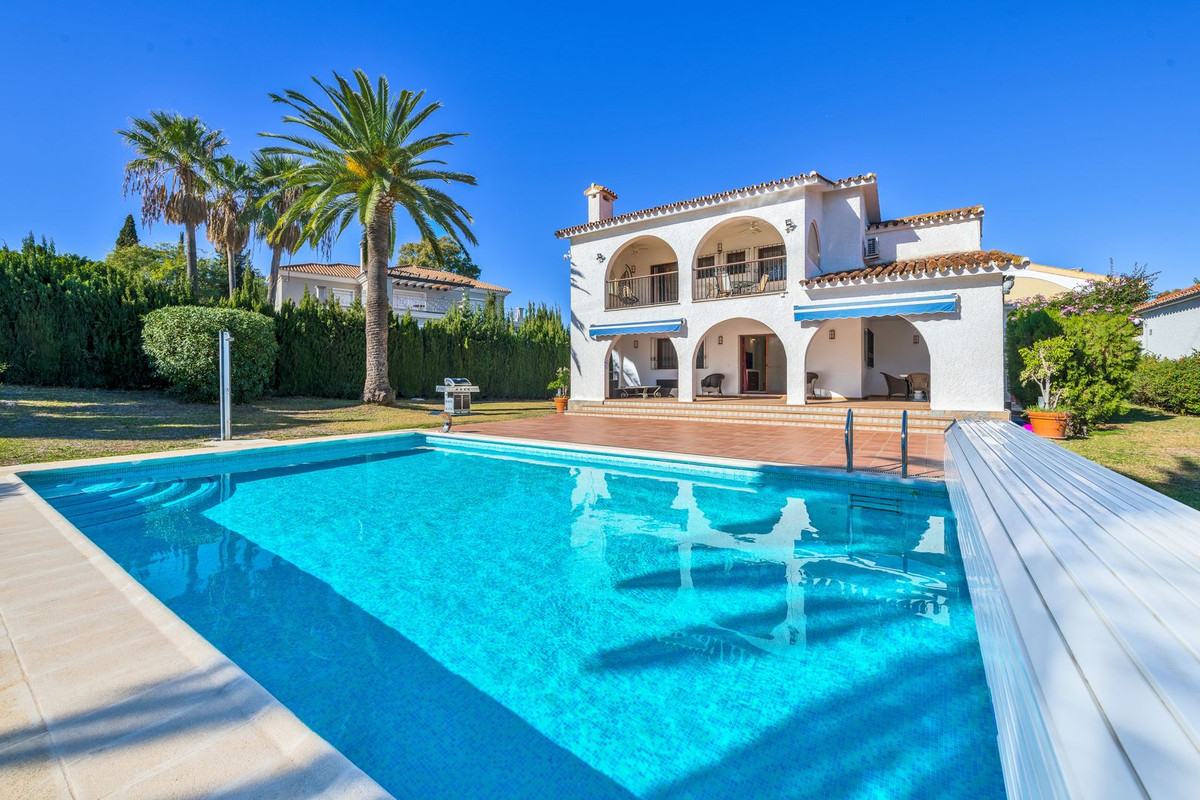 Detached Villa in Atalaya