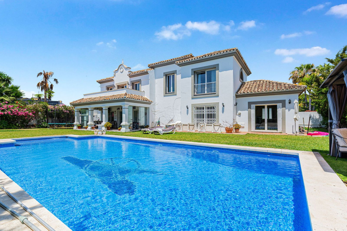 Detached Villa in Estepona