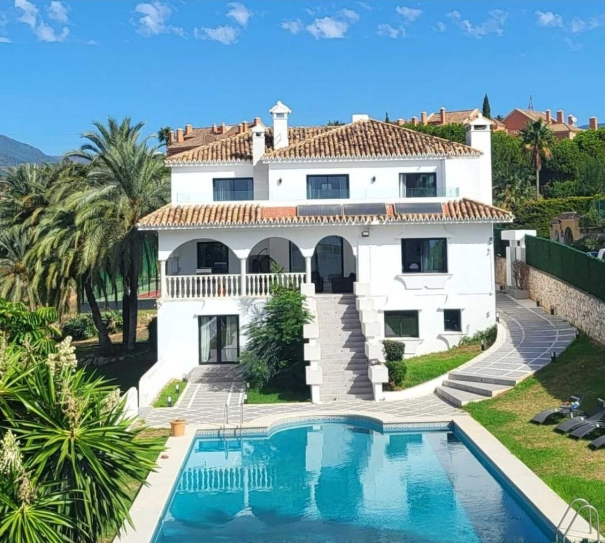 Detached Villa in Nueva Andalucía