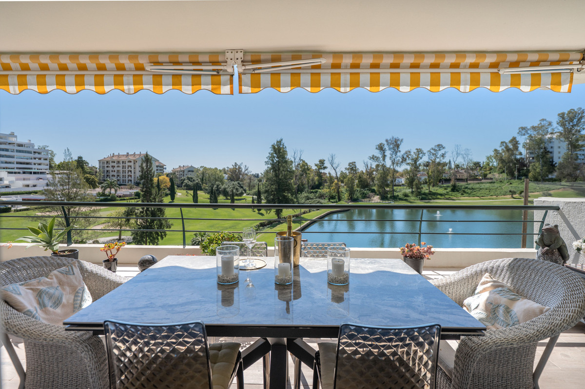 Middle Floor Apartment in Guadalmina Alta