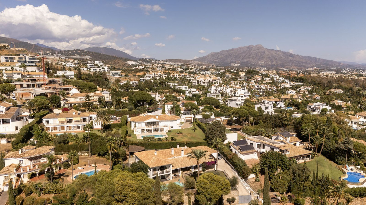 Detached Villa in El Paraiso