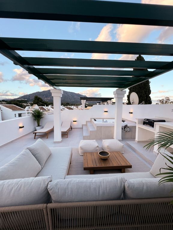 3 bedroom luxury penthouse for sale in Nueva Andalucia, Spain