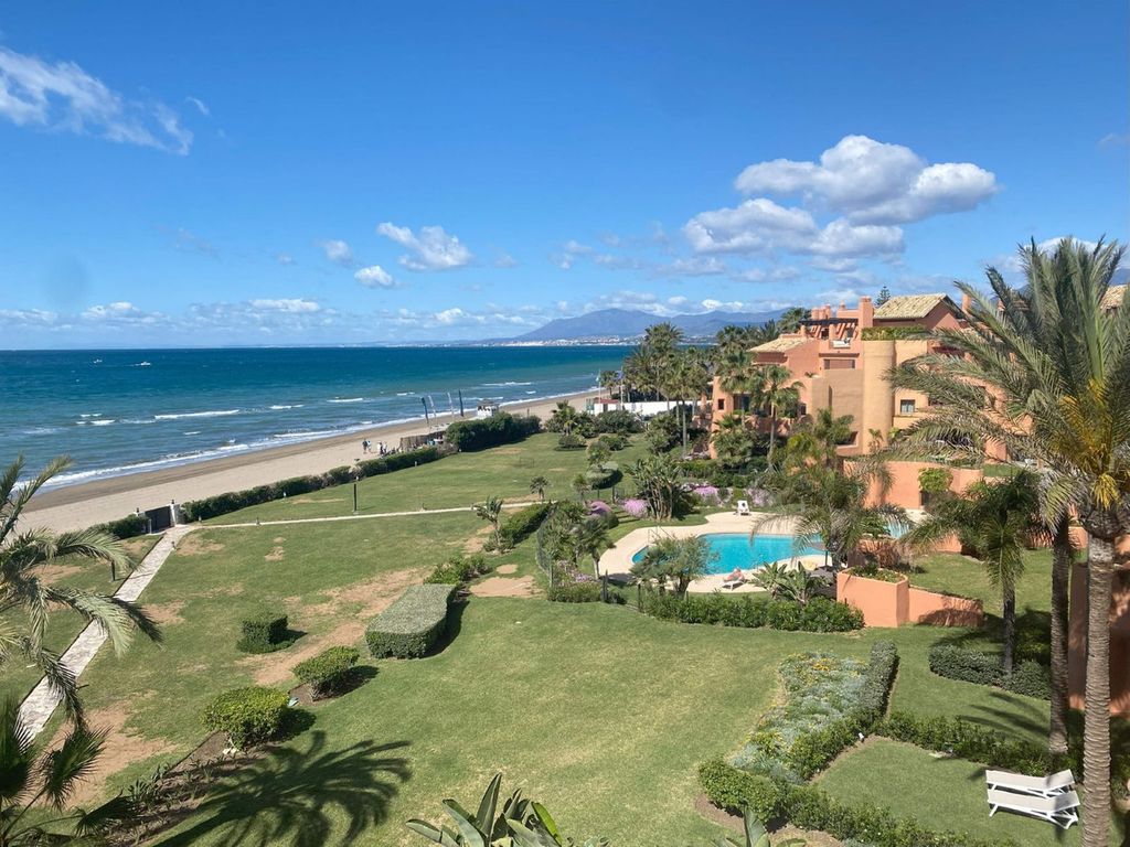 3 bedroom luxury penthouse for sale in Los Monteros, Marbella, Andalusia