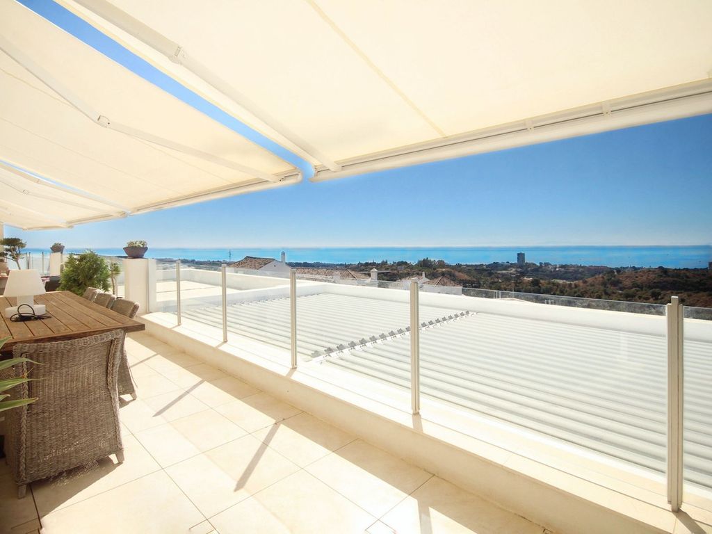 2 bedroom luxury penthouse for sale in Los Monteros, Marbella, Andalusia
