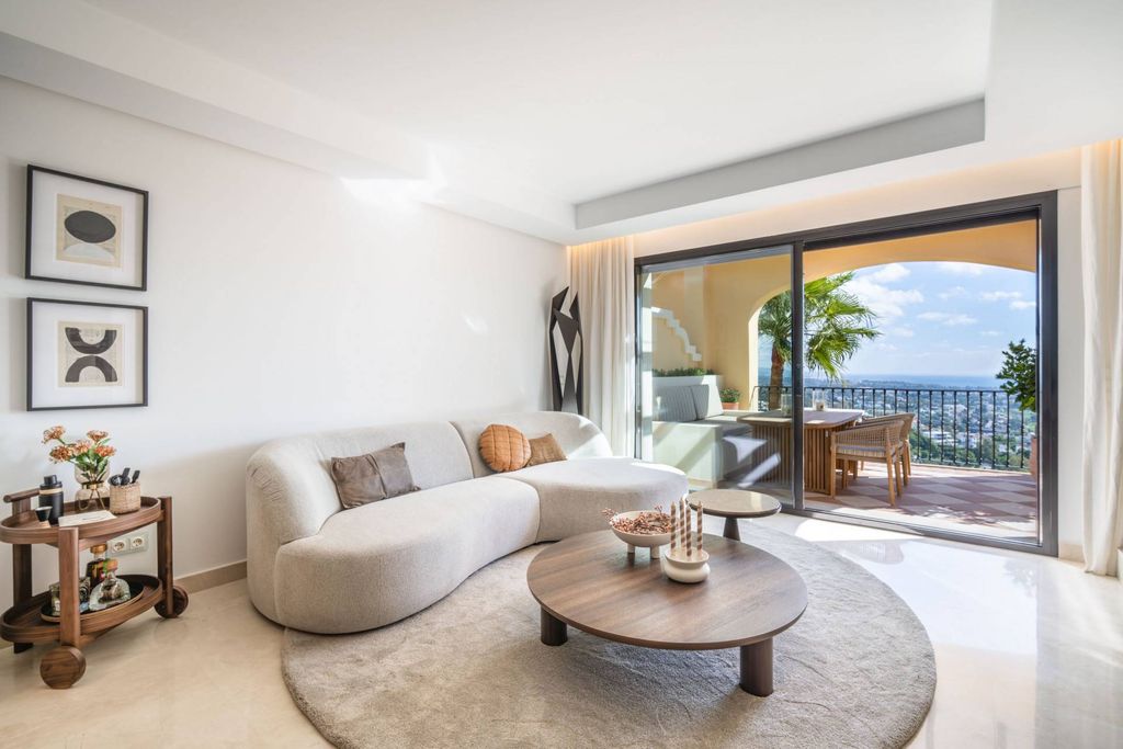 3 bedroom luxury penthouse for sale in Marbella, Andalusia