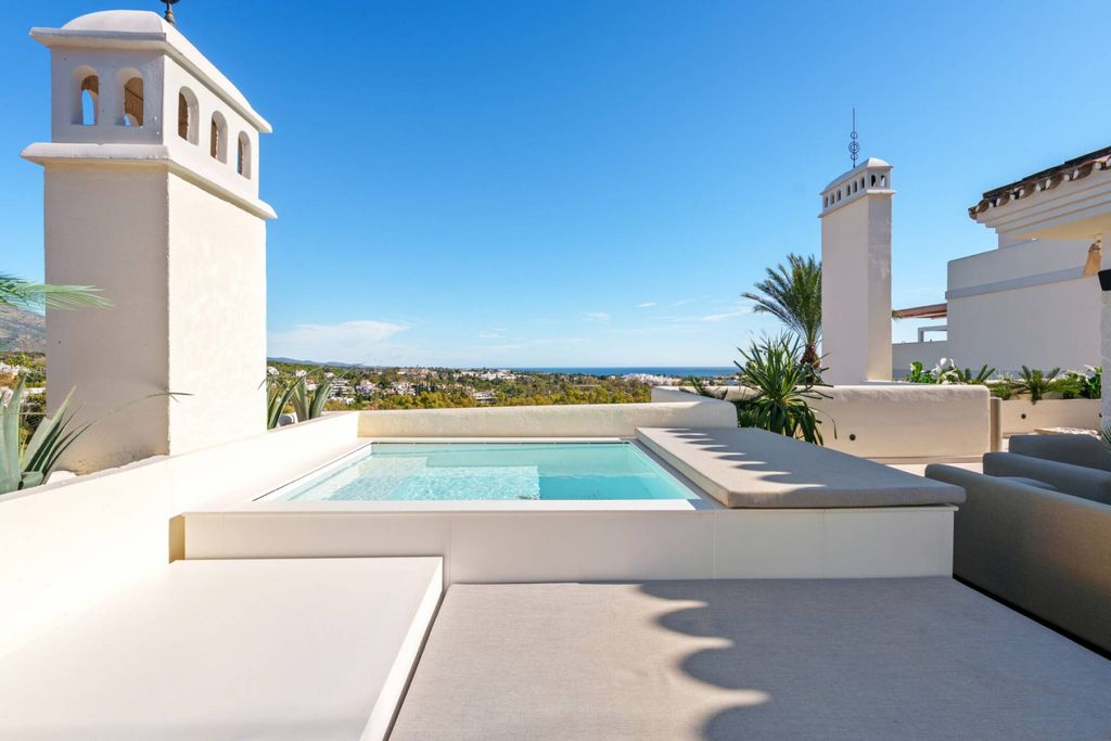 3 bedroom luxury penthouse for sale in Nueva Andalucia, Andalusia