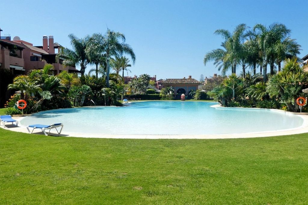 Luxury penthouse for sale in Guadalmina, Andalusia