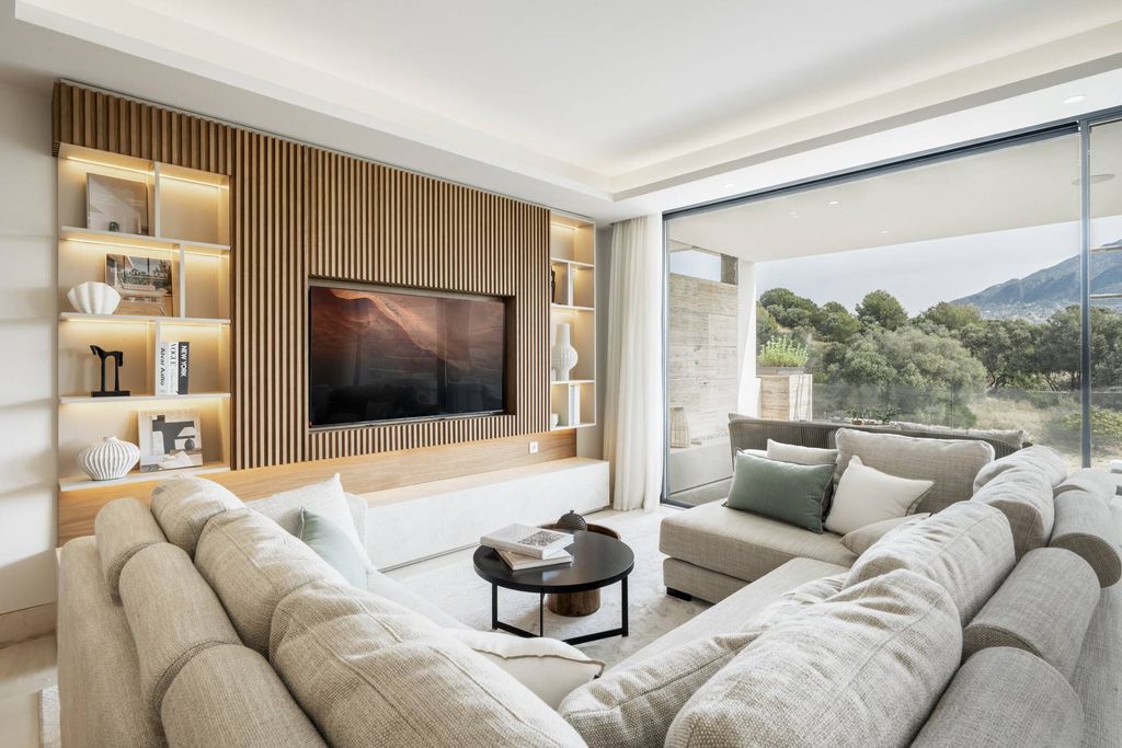 3 bedroom luxury penthouse for sale in Aloha, Nueva Andalucia, Andalusia