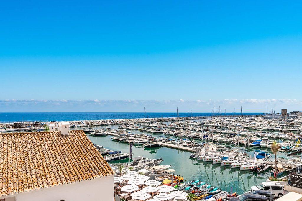 2 bedroom luxury penthouse for sale in Puerto Banus, Andalusia
