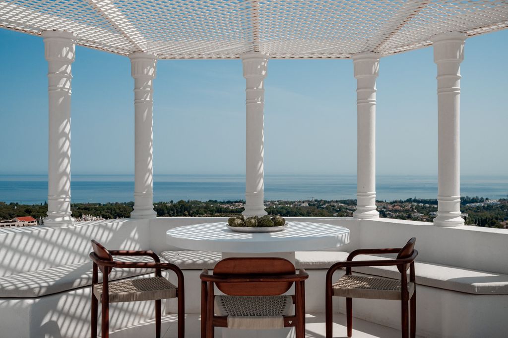 3 bedroom luxury penthouse for sale in The Golden Mile, Spain
