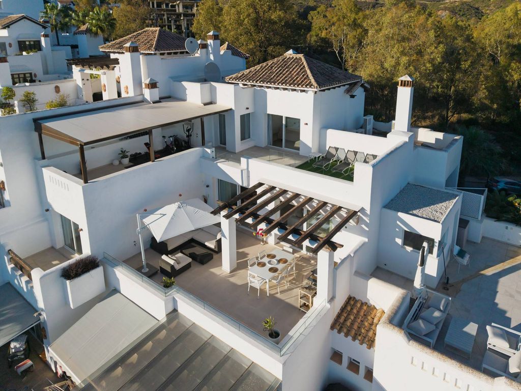 3 bedroom luxury penthouse for sale in Aloha, Nueva Andalucia, Andalusia