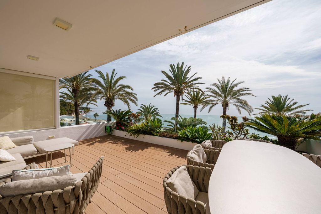 3 bedroom luxury penthouse for sale in The Golden Mile, Marbella, Andalusia
