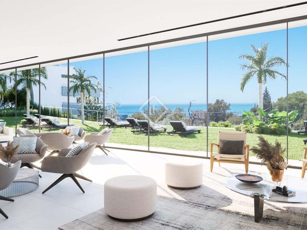 Luxury penthouse for sale in Elviria, Spain