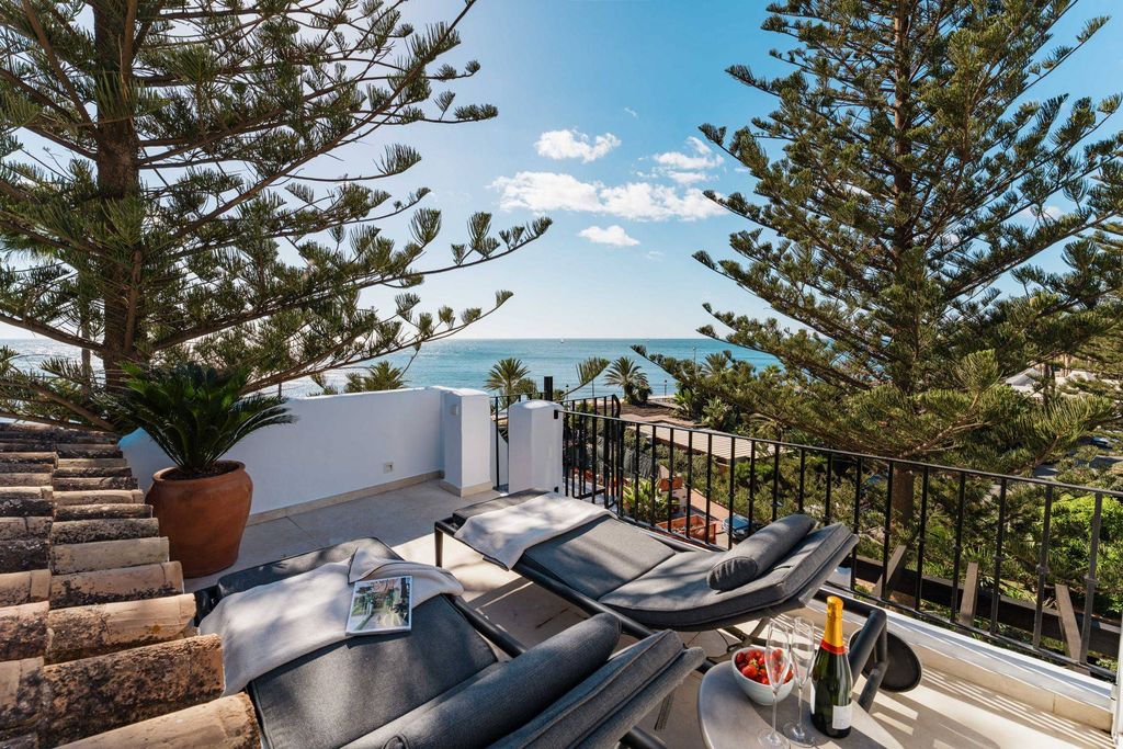 Luxury penthouse for sale in San Pedro de Alcántara, Spain
