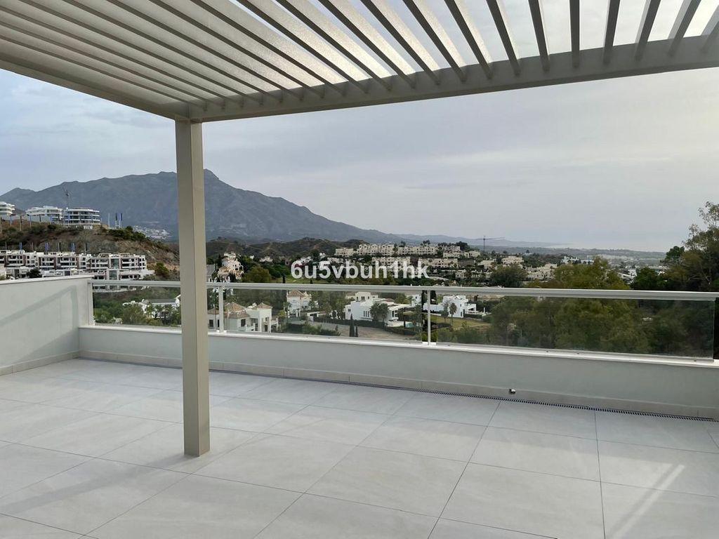 Luxury penthouse for sale in La Quinta, Marbella, Andalusia