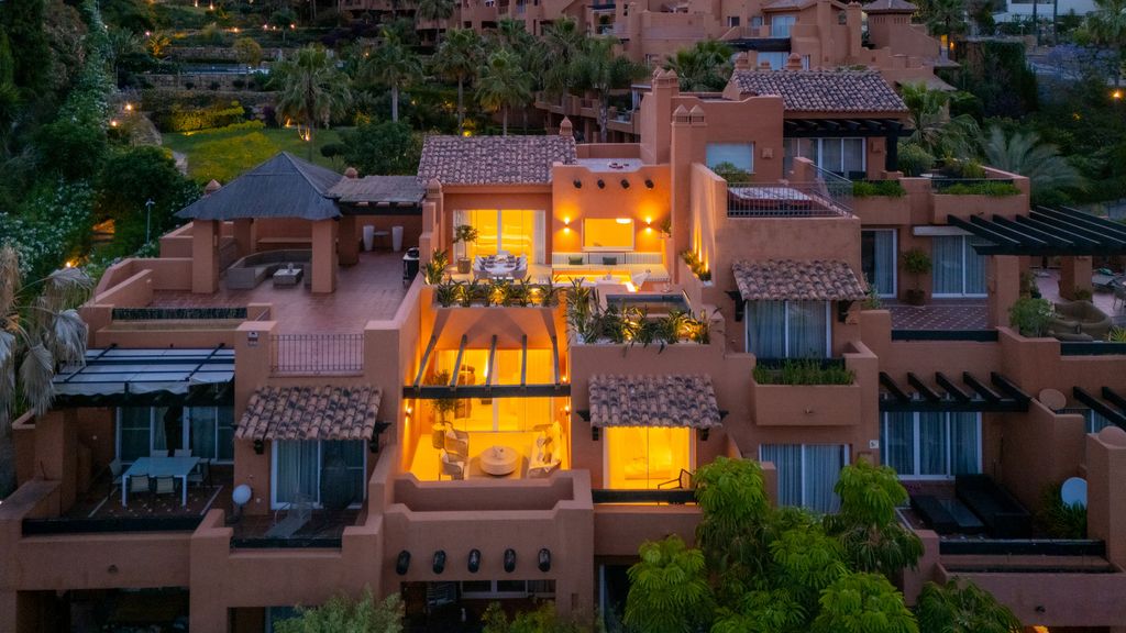 4 bedroom luxury penthouse for sale in Marbella, Andalusia