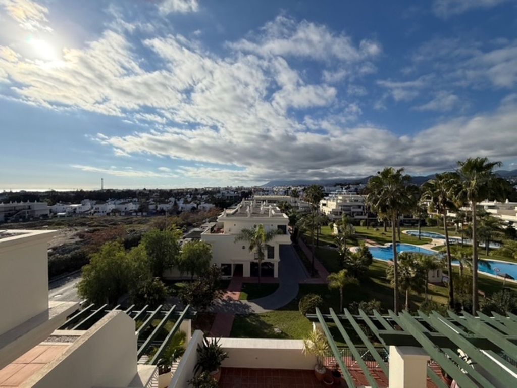 3 bedroom luxury penthouse for sale in Nueva Andalucia, Spain