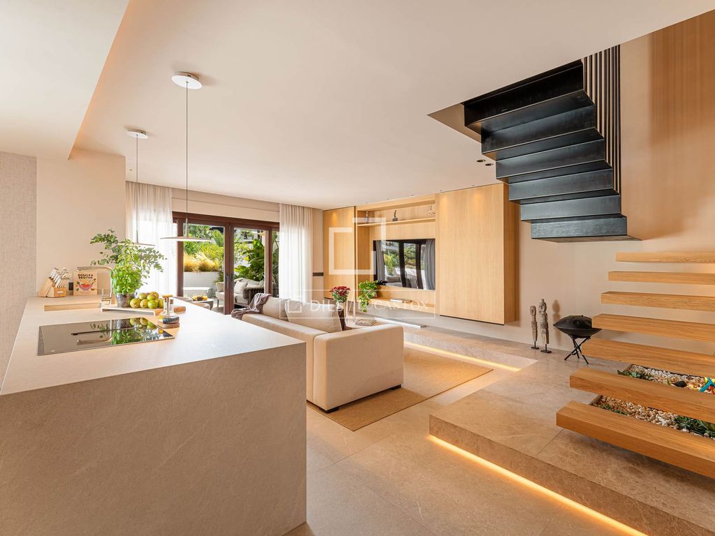 3 bedroom luxury penthouse for sale in Marbella, Andalusia