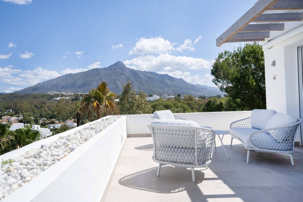 3 bedroom luxury penthouse for sale in Marbella, Andalusia