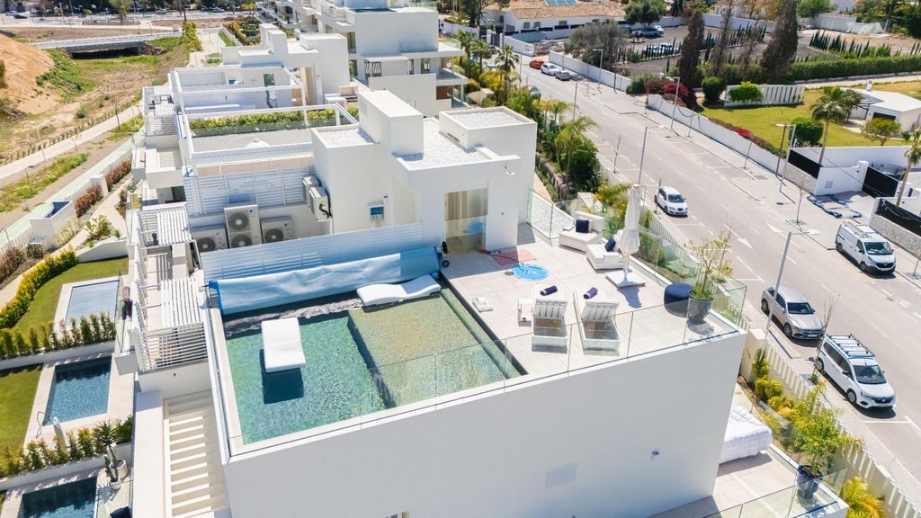 3 room luxury penthouse for sale in Marbella, Andalusia