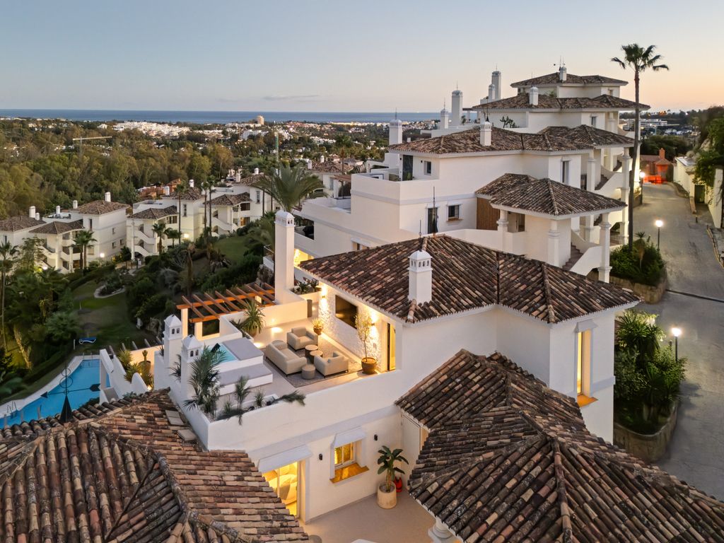 3 bedroom luxury penthouse for sale in Nueva Andalucia, Andalusia
