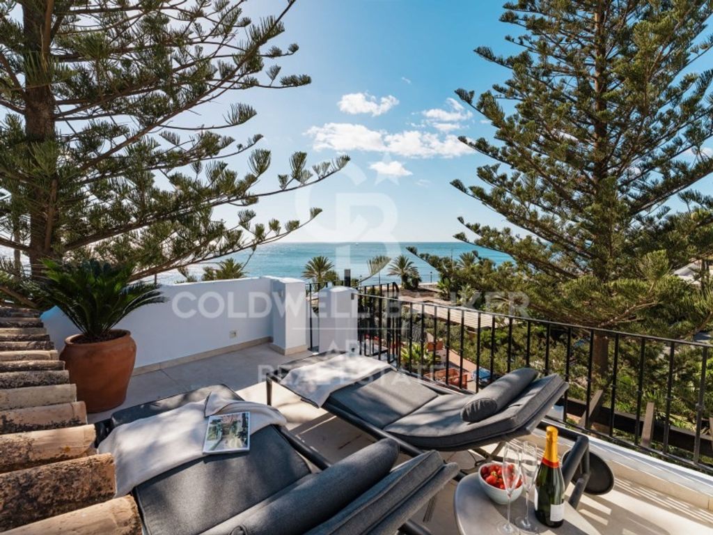 3 room luxury penthouse for sale in Marbella, Andalusia