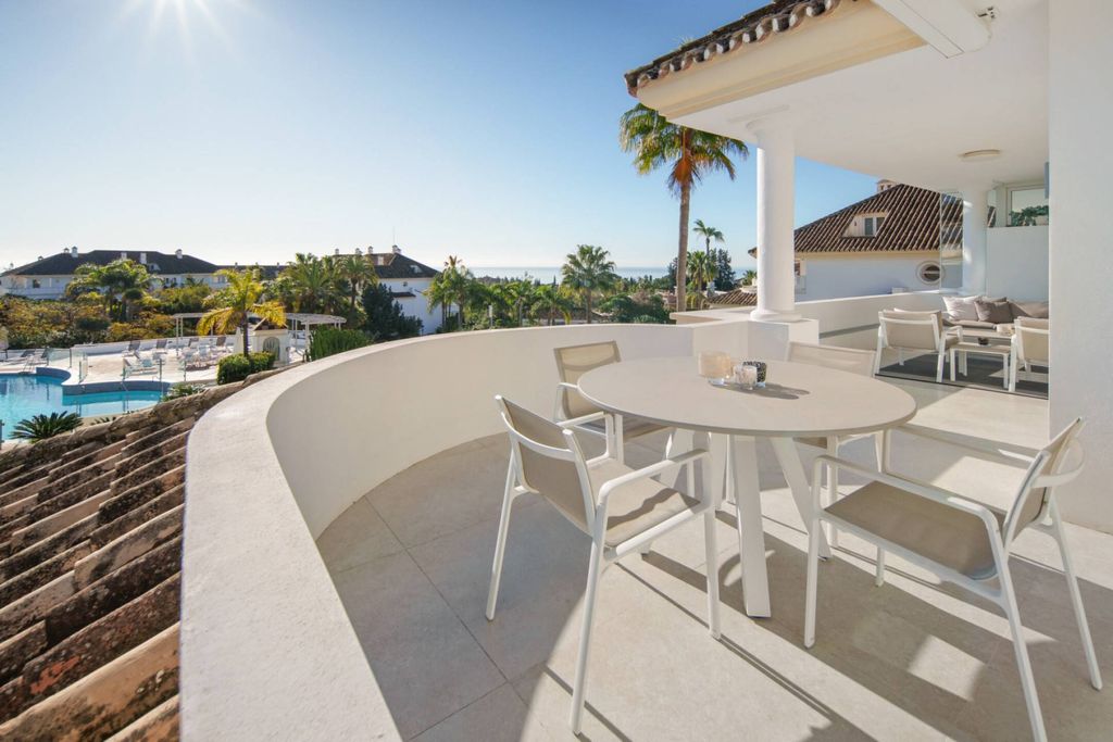 3 bedroom luxury penthouse for sale in The Golden Mile, Marbella, Andalusia
