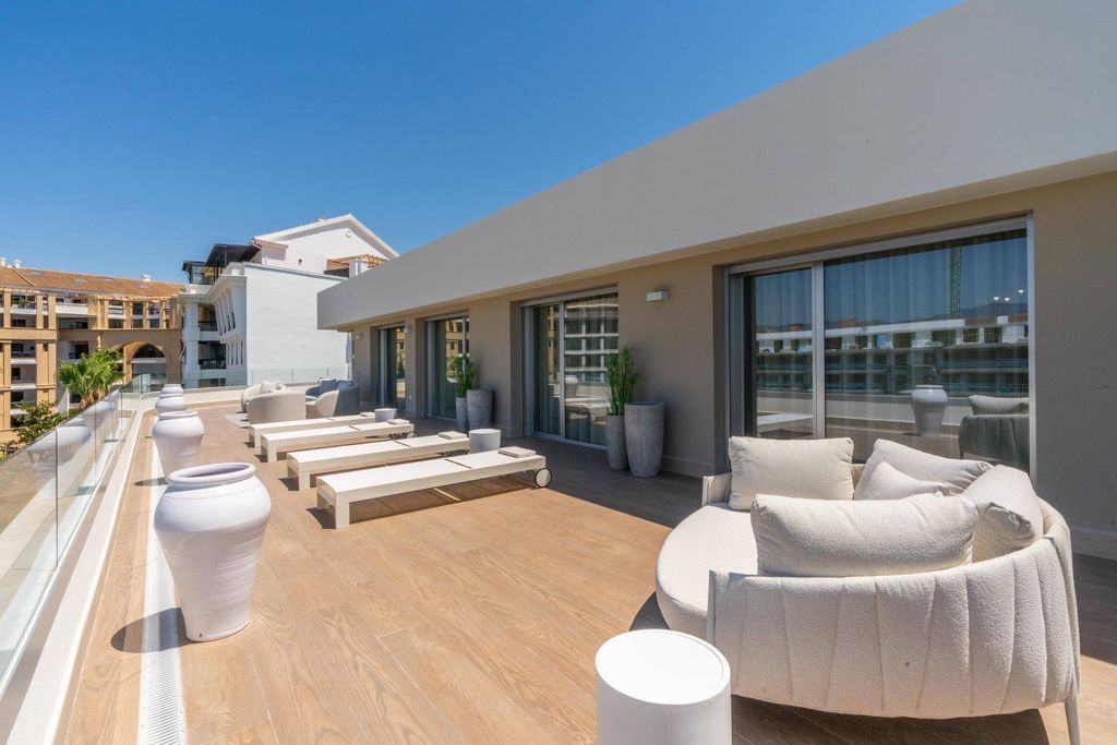 4 room luxury penthouse for sale in Marbella, Andalusia