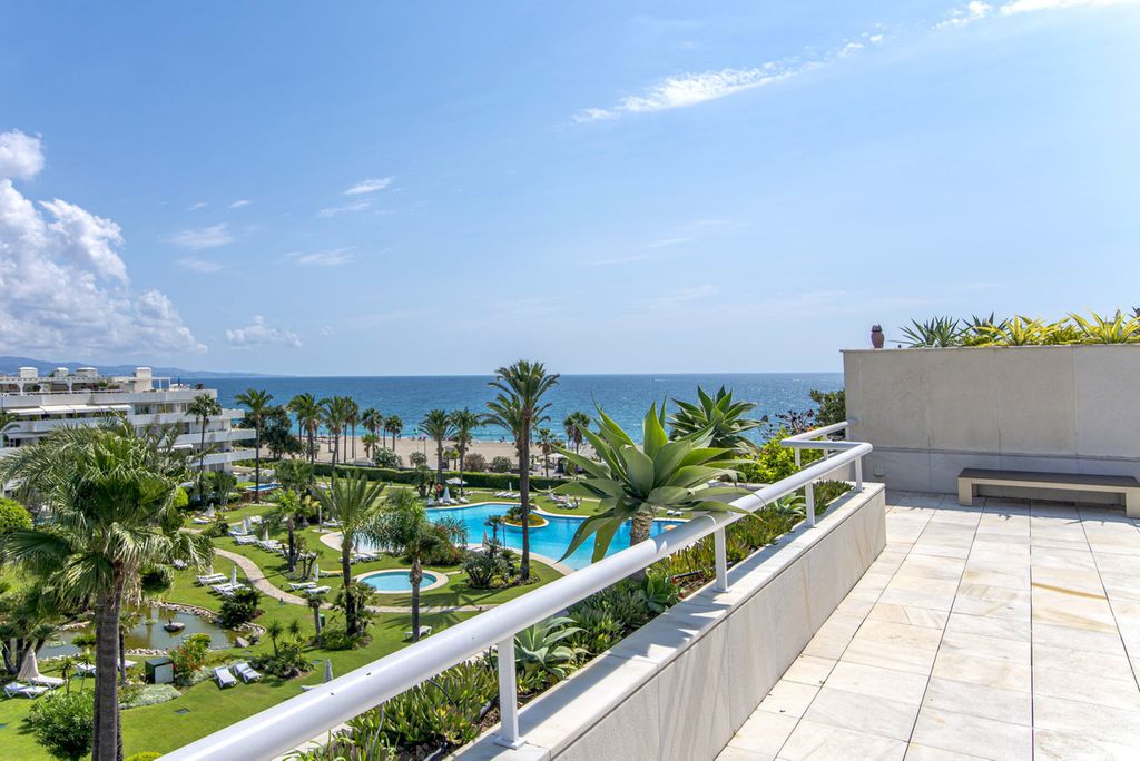 3 bedroom luxury penthouse for sale in Puerto Banus, Andalusia