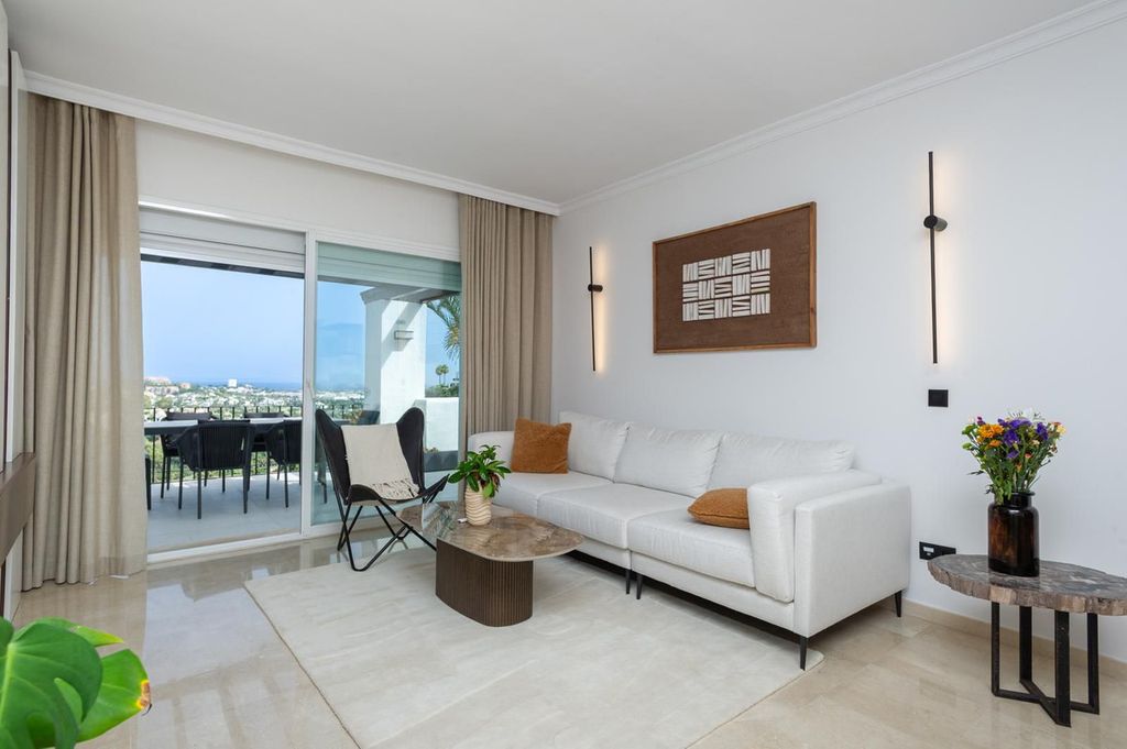 Luxury penthouse for sale in La Quinta, Spain