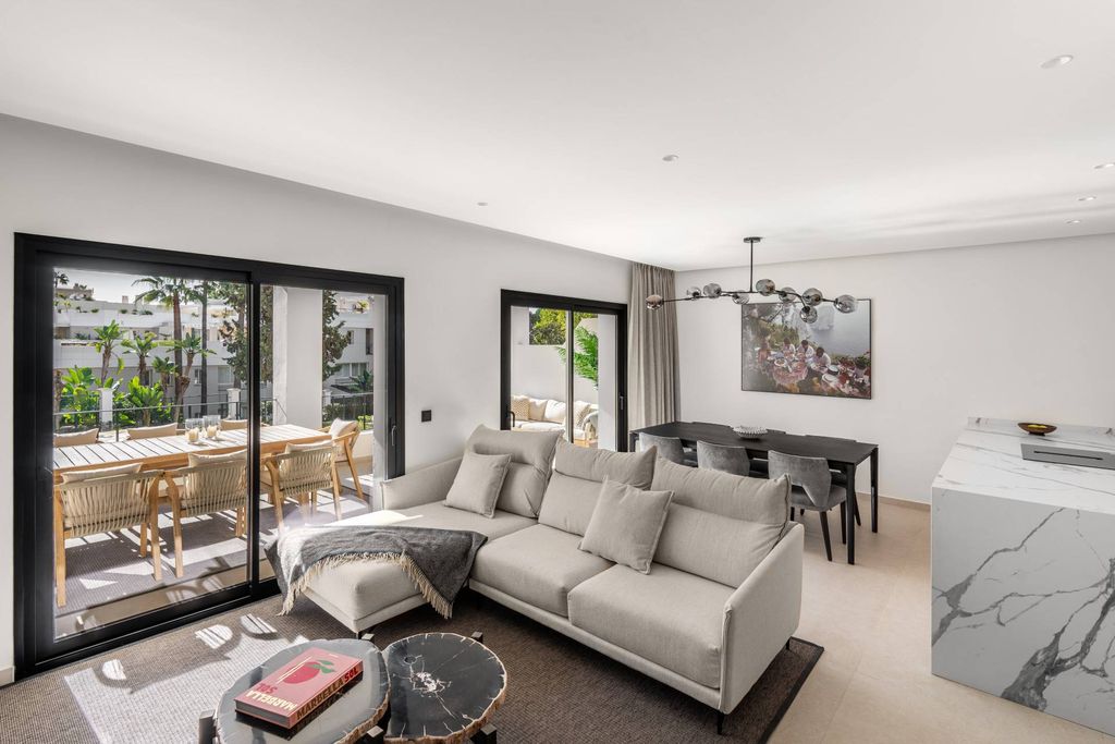 3 bedroom luxury penthouse for sale in Aloha, Nueva Andalucia, Andalusia