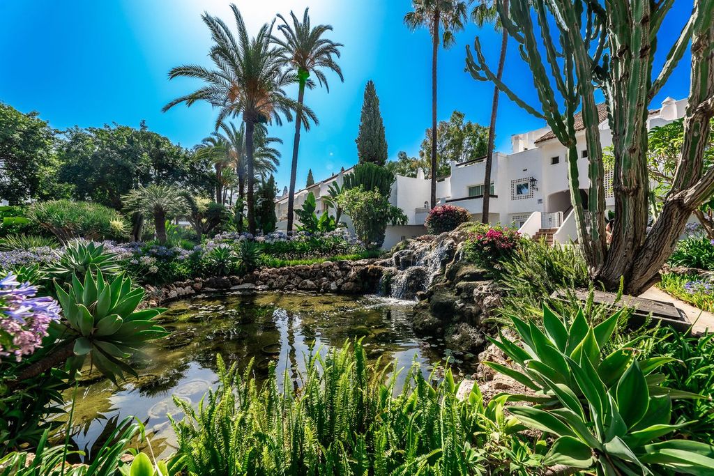 Luxury penthouse for sale in Puerto Banus, Andalusia