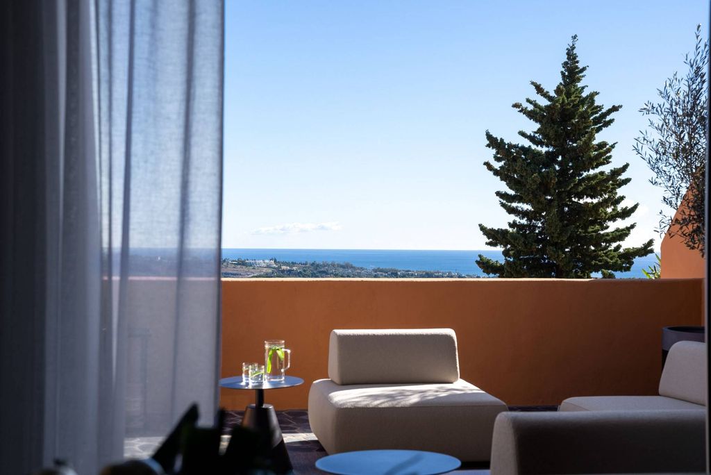 4 bedroom luxury penthouse for sale in Nueva Andalucia, Spain