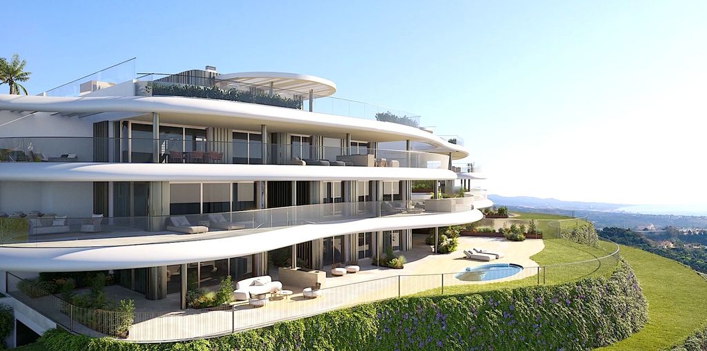 4 bedroom luxury penthouse for sale in La Quinta, Spain
