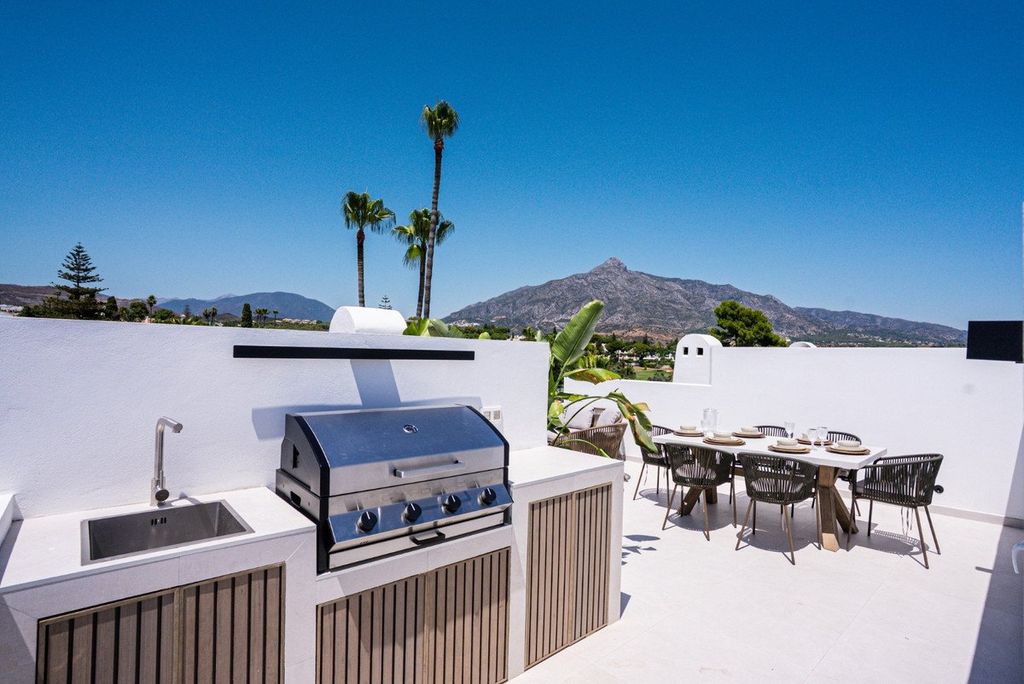 2 bedroom luxury penthouse for sale in Nueva Andalucia, Spain