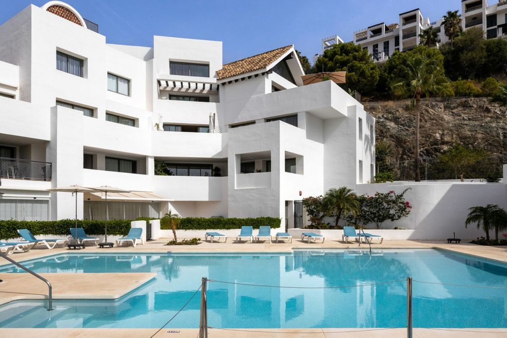 3 bedroom luxury penthouse for sale in Los Flamingos, Spain