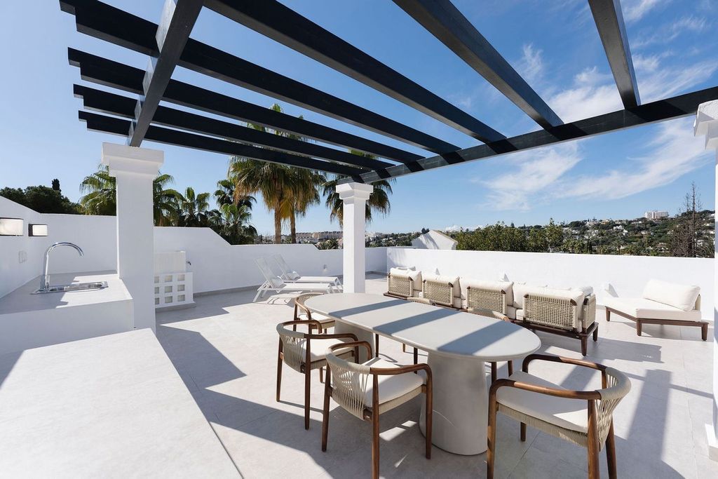 3 bedroom luxury penthouse for sale in Nueva Andalucia, Andalusia