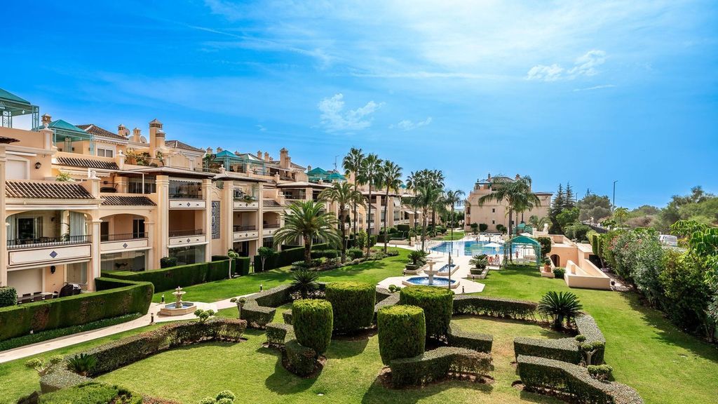 3 bedroom luxury penthouse for sale in The Golden Mile, Spain