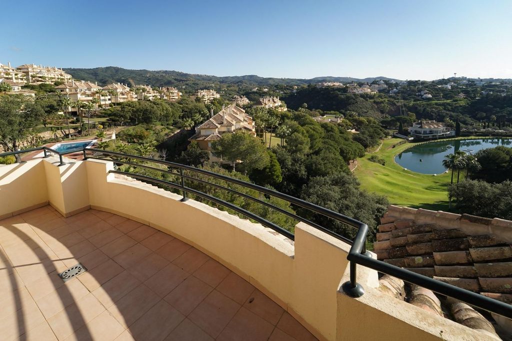 3 room luxury penthouse for sale in Marbella, Andalusia
