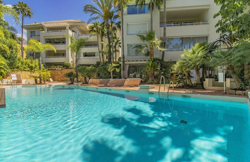 3 bedroom luxury penthouse for sale in The Golden Mile, Marbella, Andalusia