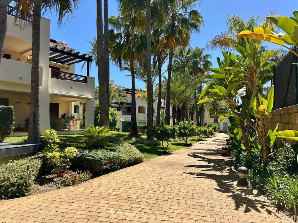 Luxury penthouse for sale in Nueva Andalucia, Spain