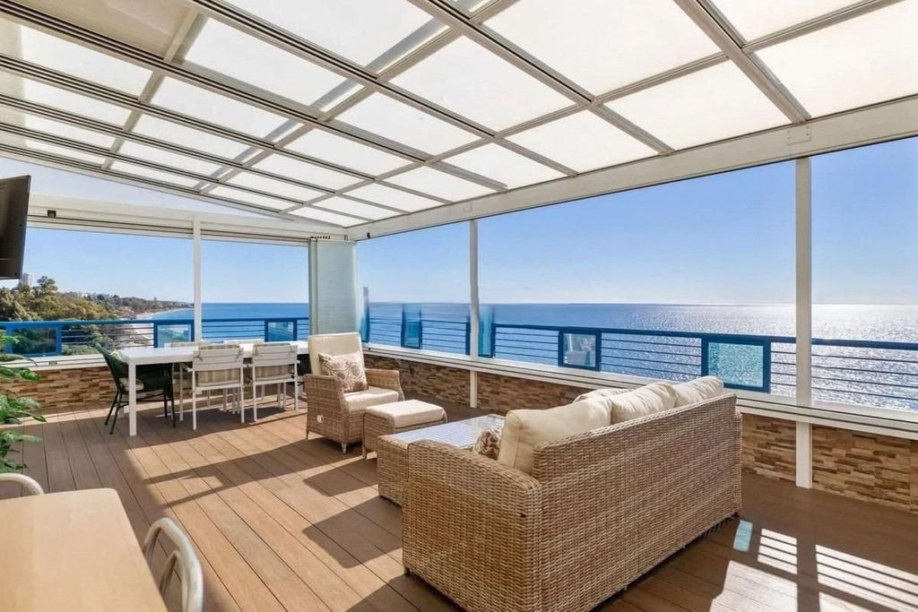 3 room luxury penthouse for sale in Marbella, Andalusia