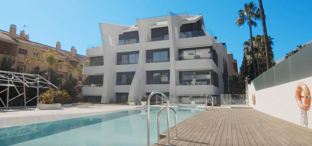 3 room luxury penthouse for sale in Marbella, Andalusia