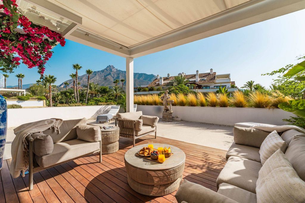 3 bedroom luxury penthouse for sale in The Golden Mile, Marbella, Andalusia