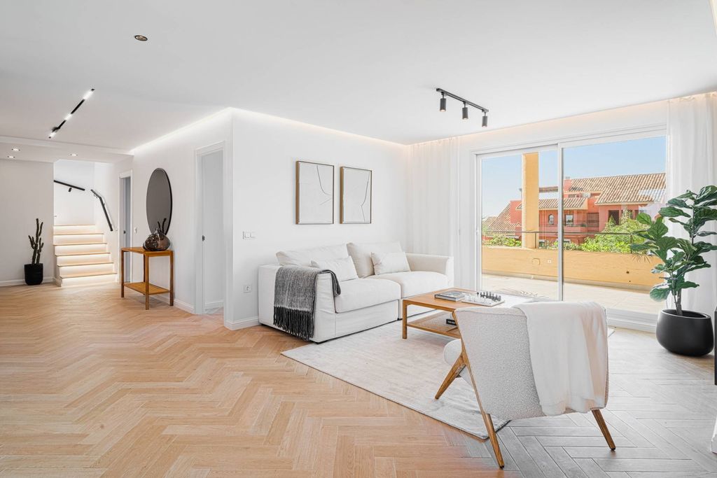3 bedroom luxury penthouse for sale in Marbella, Andalusia