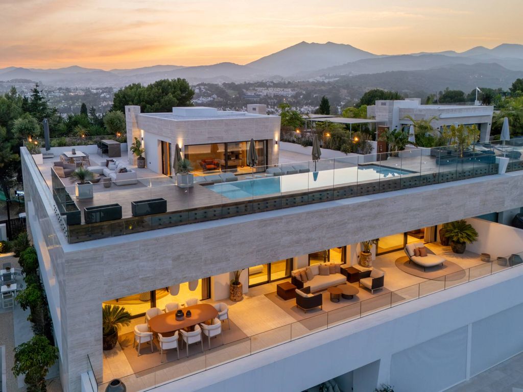 4 bedroom luxury penthouse for sale in Marbella, Andalusia