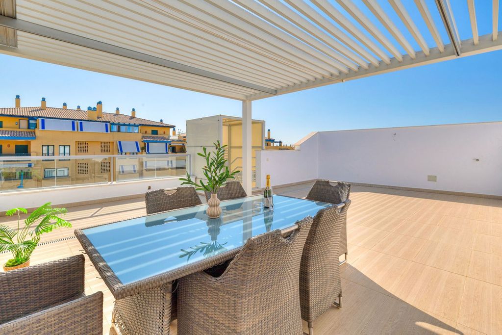 3 bedroom luxury penthouse for sale in San Pedro de Alcántara, Spain