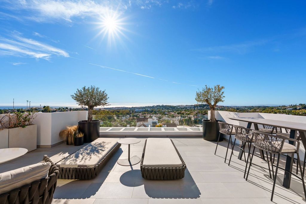 3 bedroom luxury penthouse for sale in Nueva Andalucia, Andalusia