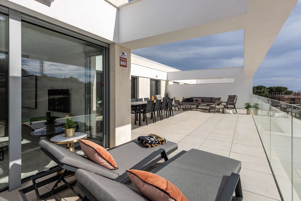 Luxury penthouse for sale in Elviria, Andalusia